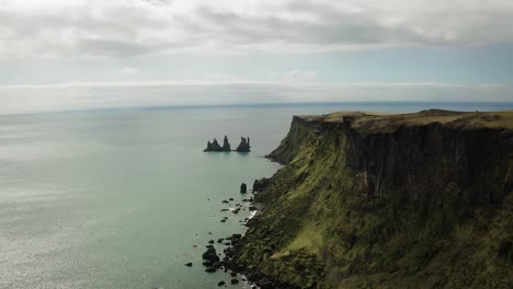 Iceland-aerial-shot,-Cliff,-Rocks,-Endless-Ocean-at-Vík