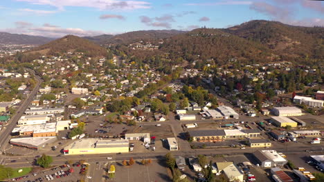 Aerial-drone-shot-of-Roseburg,-Oregon