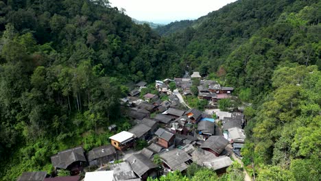 Das-Berühmte-Dorf-Mae-Kampong-New-Chiang-Mai,-Thailand