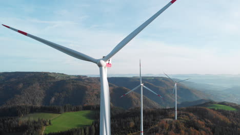 Windmühlen-In-Der-Sonne-Auf-Dem-Schwarzwaldberggipfel-30fps-4k