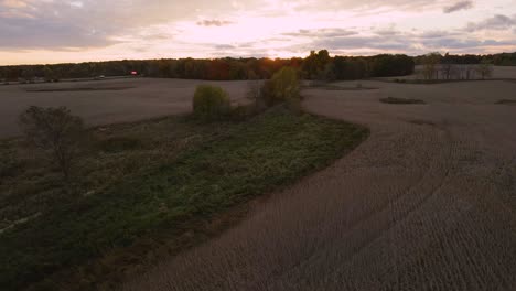 Sun-setting-over-Farmland-near-Lowell,-Michigan