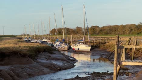 Sailing-boats-docked-in-the-estuary-with-evening-golden-sunlight