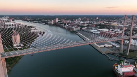 Puente-Conmemorativo-De-Talmadge-En-Savannah-Georgia-Cruza-El-Río