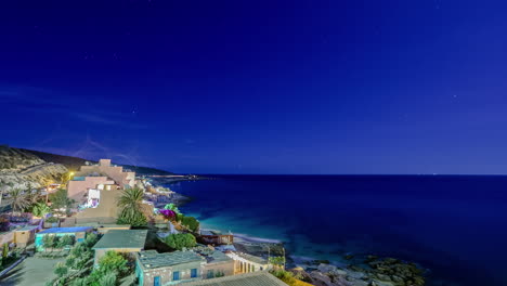 Zeitraffer-Panoramablick-Auf-Die-Küste-Von-Agadir-Am-Abendlichen-Blauen-Dämmerungshimmel