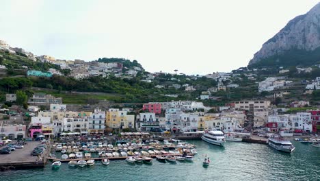 Touristen-In-Der-Stadt-Capri,-Italien