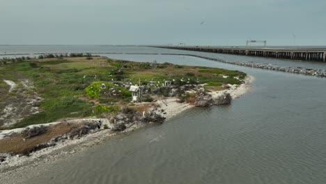Aerial-reveal-of-bird-island-on-Nueces-Bay-in-Corpus-Christi,-Texas