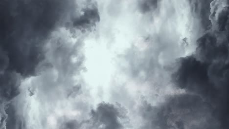 Gewitter,-Blitze-In-Dunklen-Wolken