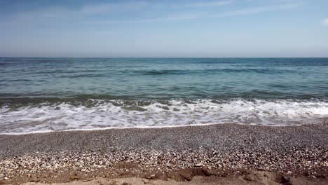 Ocean-waves-at-the-pebble-beach