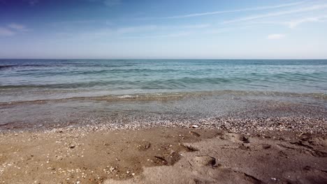 Entspannender-Tag-An-Einem-Leeren-Strand