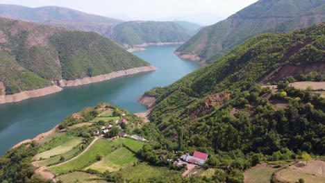 Drin-Fluss-Und-Tal-Bei-Fierze,-Albanien---Umkehrantenne