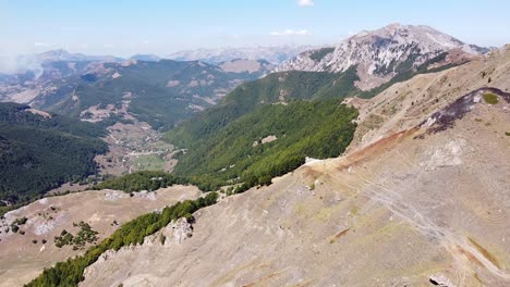 Berglandschaft-Und-Lepushe-tal-Im-Prokletije-nationalpark,-Grenze-Von-Montenegro-Und-Albanien---Antenne