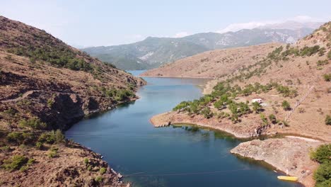 Drin-River-Y-Gorge-En-La-Carretera-Al-Lago-Koman,-Albania---Vista-Aérea