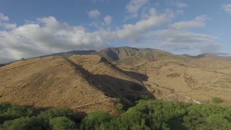 Maui-mountains-establishing-4k-drone-shot-side-scroll