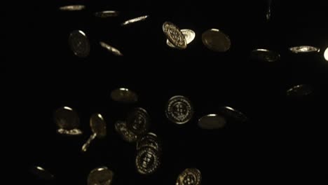 Viele-Goldmünzen-Fallen-In-Zeitlupe