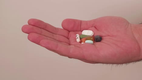 Leidender-Patient-Täglich-Medizin-Pillen-Sucht-Nach-Pillen-4k