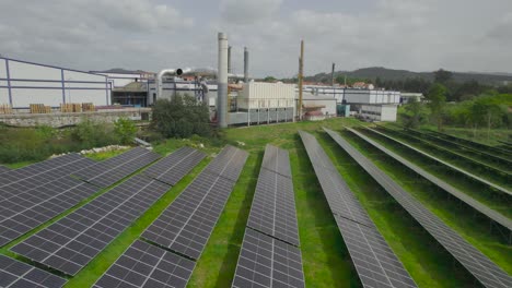 Große-Solaranlage-Im-Industriegebiet
