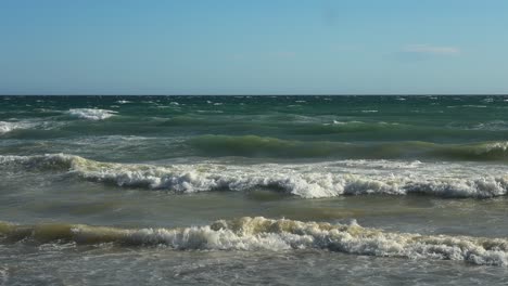 Mediterranean-sea-waves-in-slow-motion
