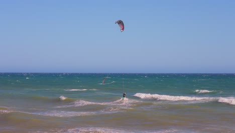 Kitesurf-Cruzando-Las-Olas