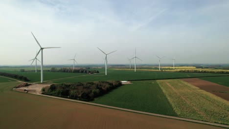 Antena-Estática-De-Turbinas-Eólicas-En-La-Campiña-Rural-De-Yorkshire,-Inglaterra