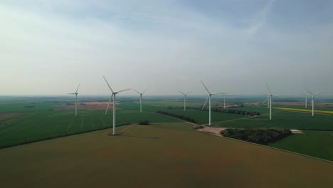 Wind-turbines-on-Yorkshire-fields-in-England