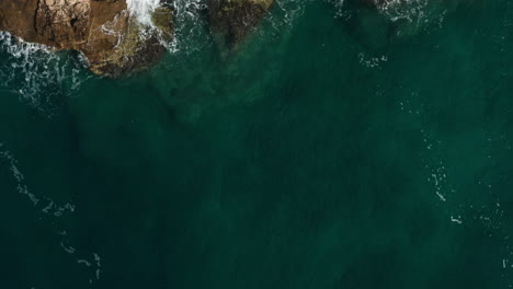 Top-down-View-Of-Waves-Crashing-On-The-Cliffs-In-Pula,-Istria,-Croatia---drone-shot