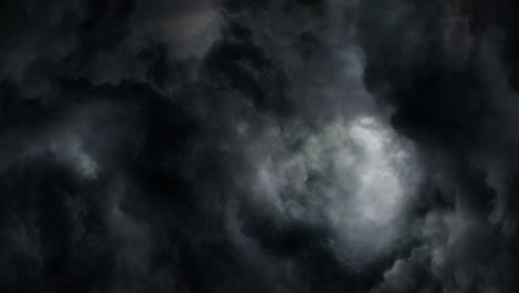 4k-Gewitter-Kumuluswolken,-Die-Sich-Schnell-Mit-Dunklem-Blitzsturm-Bewegen