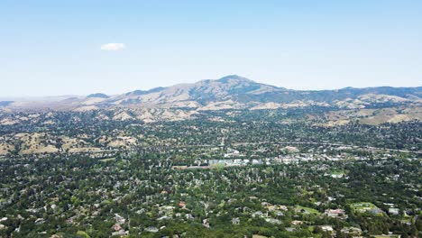 Luftaufnahme-Von-Mt-Diablo-Und-Danville-City-Aus-Der-Regionalen-Wildnis-Von-Las-Trampas
