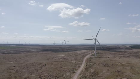 Aufsteigende-Antenne-Zur-Aufnahme-Eines-Windparks,-Schottland