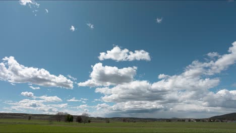 Zeitraffer-Von-Wolken-Bei-Schönem-Wetter-Mit-Der-Natur