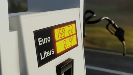 Pantalla-De-La-Bomba-De-Gas-Que-Muestra-Los-Altos-Precios-En-Euros-Para-El-Combustible