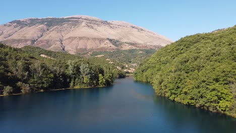 Blue-Eye-Lake,-Albanien---Antenne-Während-Der-Sommerferien