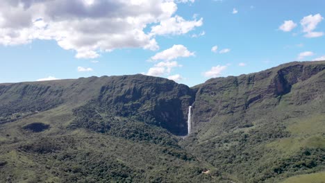 Casca-D&#39;anta-Wasserfall,-Im-Nationalpark-Serra-Da-Canastra,-Minas-Gerales,-Brasilien