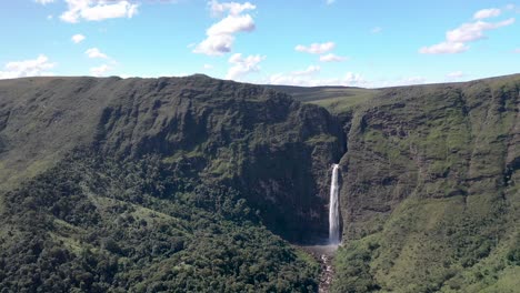 Casca-D&#39;anta-Wasserfall,-Im-Nationalpark-Serra-Da-Canastra,-Minas-Gerales,-Brasilien