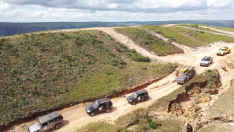 4x4-off-road-vehicles-on-rough-terrain-trail-in-Serra-da-Canastra-National-Park-in-overland-event,-Minas-Gerais,-Brazil