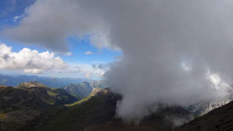 Time-lapse-in-the-Swiss-Alps,-the-clouds-move-under-the-effect-of-the-wind