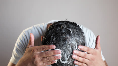 man-using-minoxidil-foam-for-hair-loss-treatment,-apply-shampoo-on-scalp