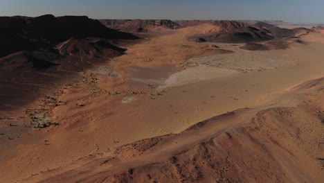 Atemberaubender-Drohnen-Panoramablick-Auf-Die-Wüste-Und-Das-Tal-Von-Marokko