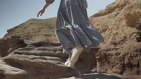 Hiking-in-the-desert,-with-white-nikey-shoes