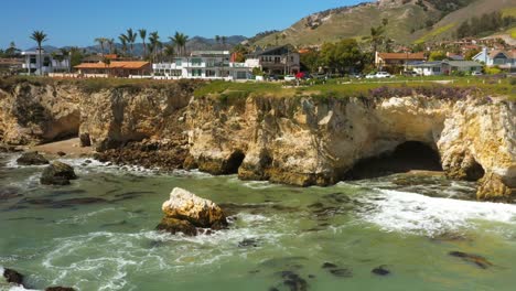 An-idyllic-community-perched-on-the-cliffs-overlooking-a-rocky-shore-with-a-view-of-the-Pacific-Ocean-near-Pismo-Beach