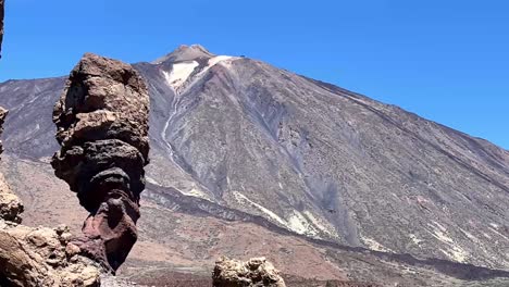 Amazing-Shot-of-The-Roque-Cinchado,-symbol-of-Tenerife,-Canary-Islands,-Spain