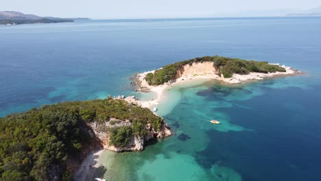 Islas-Ksamil,-Albania---Antena-De-Pequeña-Playa-Blanca-Y-Franja-De-Arena