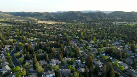 Casas-Suburbanas-En-Las-Estribaciones-Del-Monte-Diablo,-En-El-Distrito-De-Rancho-Paraíso-De-Walnut-Creek,-California