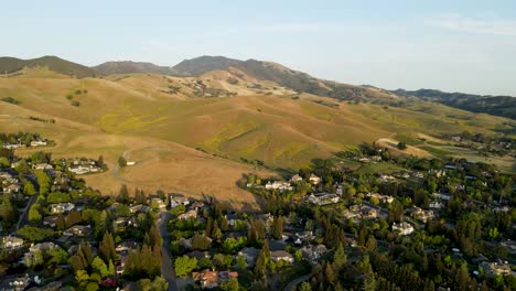 Rolling-Hills-in-the-Bay-Area,-California-from-Mount-Diablo-at-sunset,-Camera-pan