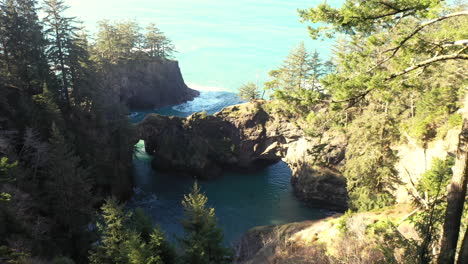Natural-Bridges-rock-formation-arch-landmark-at-the-Oregon-Coast,-drone-view