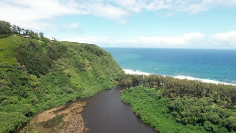 Malerisches-Pololu-tal-Grüne-Hawaiianische-Paradiesinsel-Küstenlinie-Luftaufnahme-Mit-Blick-Auf-Den-Pazifischen-Ozean