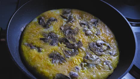 Scrambled-Eggs-With-Sliced-Mushrooms-Cooking-In-A-Skillet