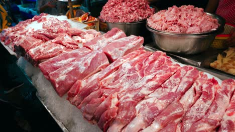 La-Carne-Se-Exhibe-En-La-Carnicería-Local-De-Tailandia