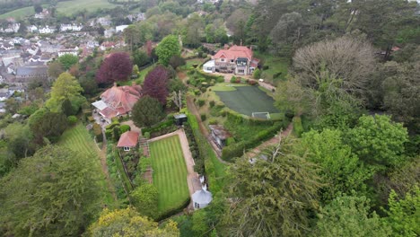 Große-Häuser-In-Bier-Fischerdorf-Ein-Devon-England-Uk-Drohne-Luftaufnahme