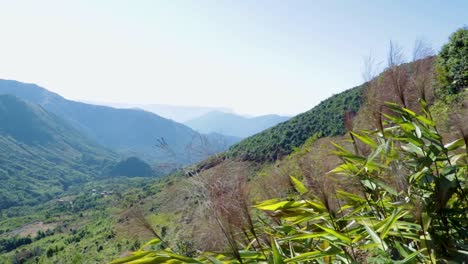 Cordillera-Cubierta-De-Densos-Bosques-Verdes-Y-Cielo-Brillante-En-El-Video-De-La-Mañana-Tomado-En-Meghalaya-India