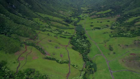 4K-aerial-of-Kualoa-Valley-in-Oahu,-Hawaii,-USA